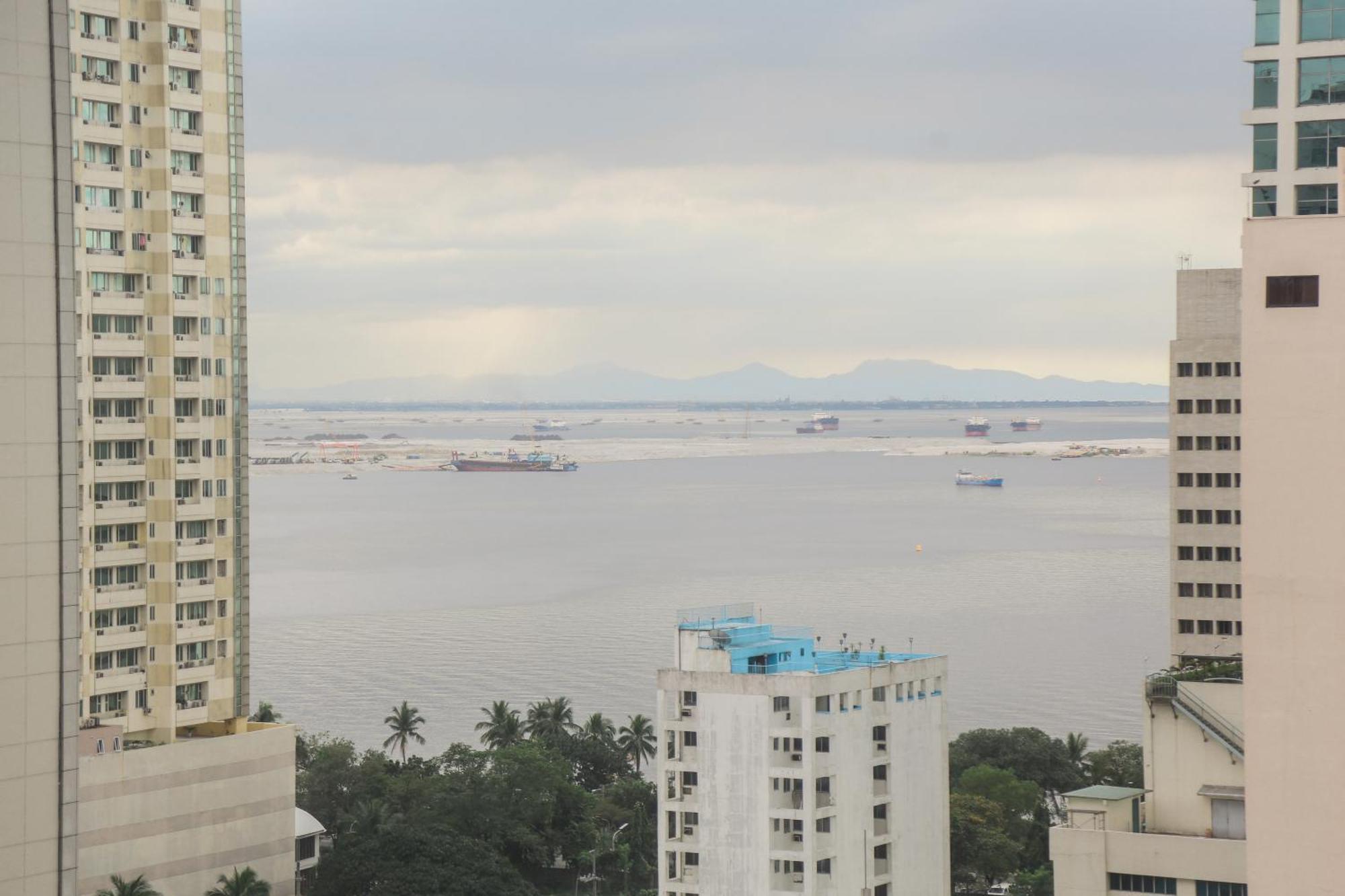 Pacific Bay Grand Suites Manila Exterior photo